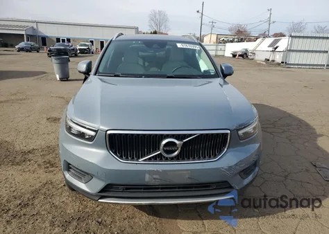 2020 Volvo Xc40 T5 Momentum z USA, uszkodzony, nr VIN YV4162UK5L2325825